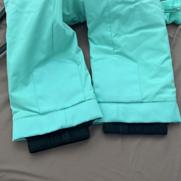 Spyder Kids skiing Overalls - Picture 7 of 10